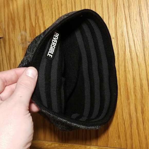 ADIDAS REVERSIBLE WINTER HAT - Picture 5 of 5